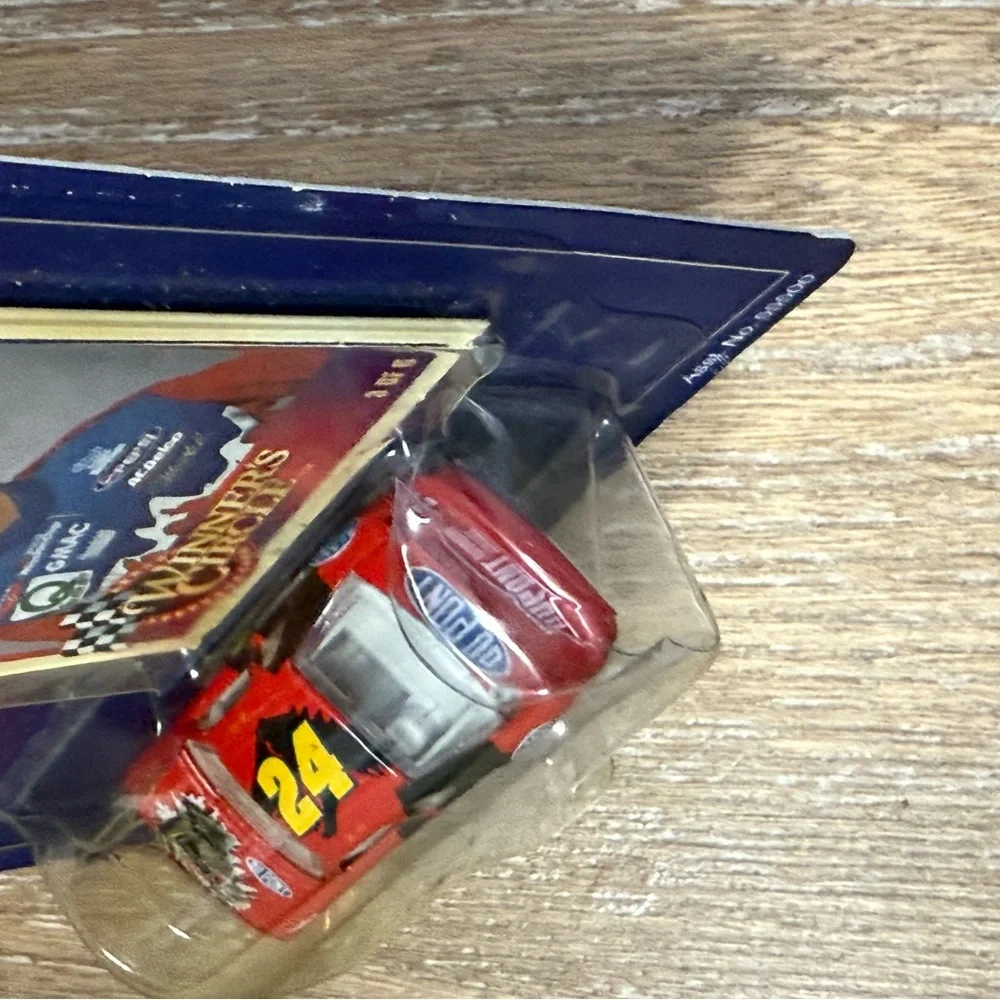 Winner's Circle 1997 Jeff Gordon Dupont Jurassic Park Monte Carlo Die-Cast Car